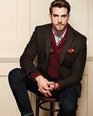 You are currently viewing (11) Men’s Holiday Outfit Ideas | What to Wear to Every Party | Parker York Smith : Formal or Casual?